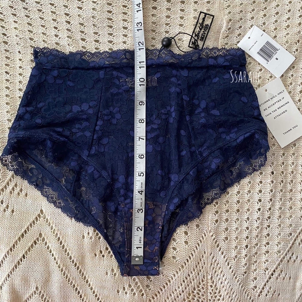 For Love and Lemons Mia Set - Picture 15 of 16